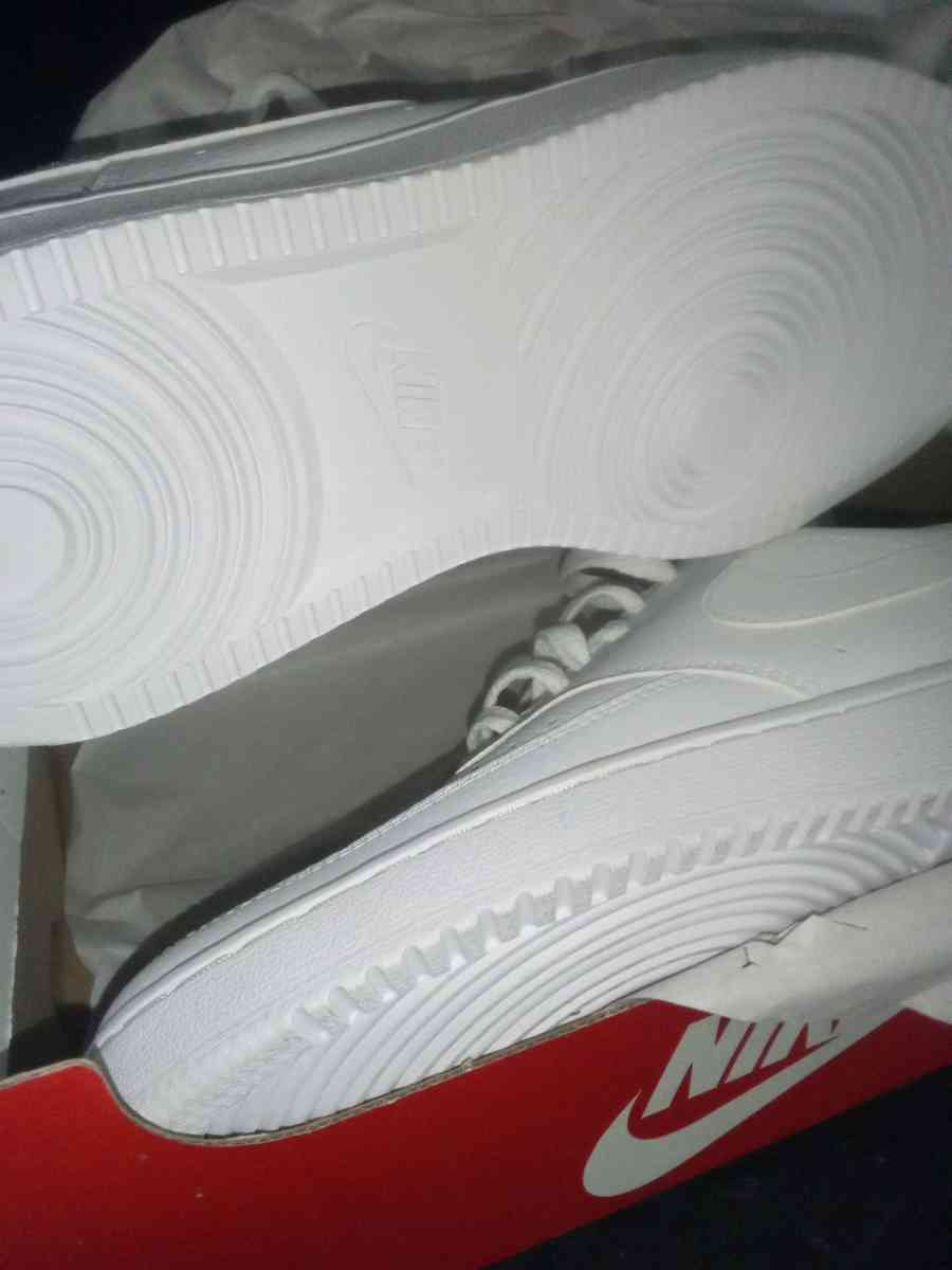 all white Nike Court womens size 8 - San Jose, California - FleaMarketBay