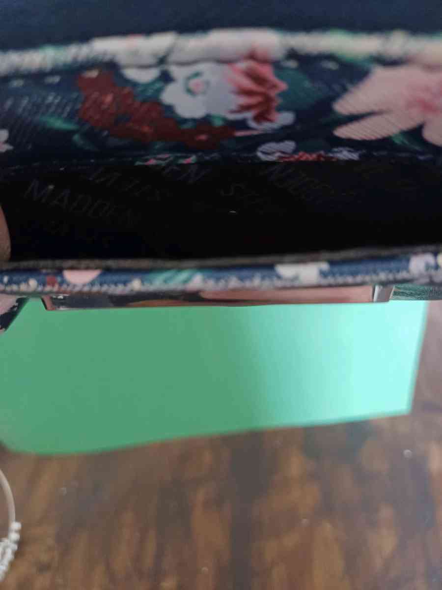 Steve madden wallet - Tucson, Arizona - FleaMarketBay