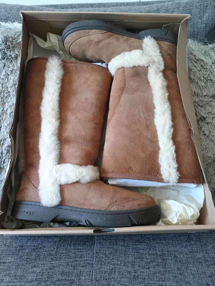 UGG Australia Brown Sunburst Suede Boots Size 8 womens