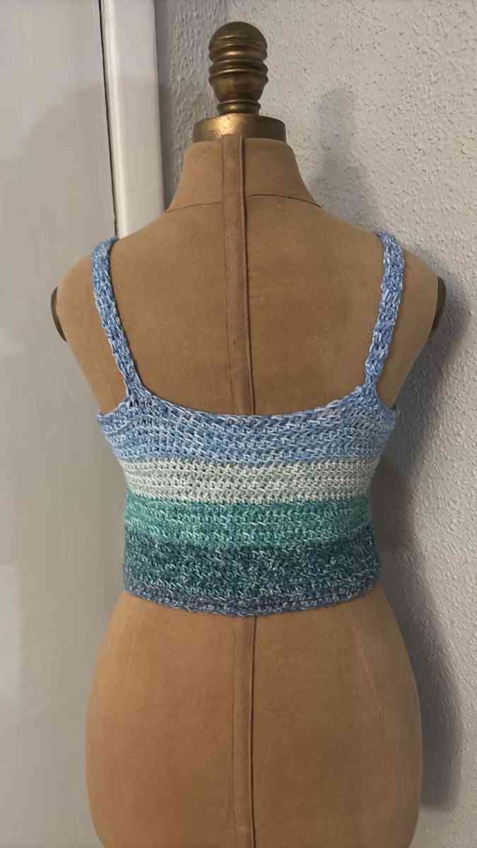 Blue gradient knit crop top No Size - Atlanta, Georgia - FleaMarketBay