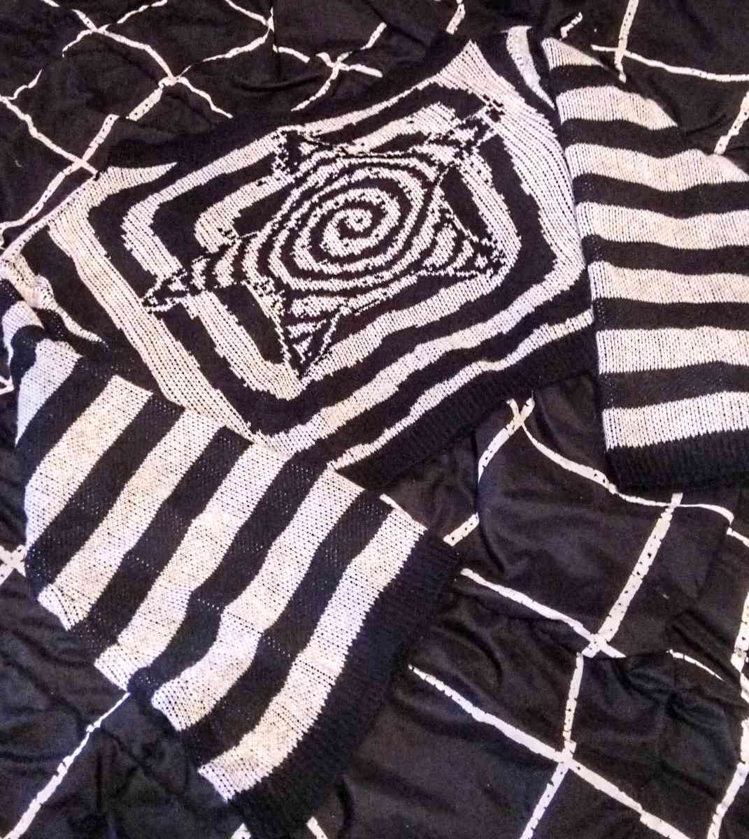 good condition used sweater tops - Cressey, California - FleaMarketBay