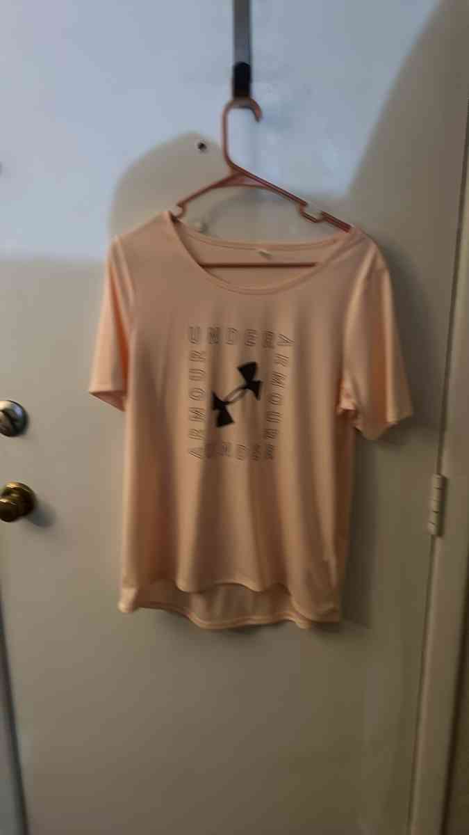 Under Armour Womens Loose Crew Neck UPF Heat Gear Size Large - Atlanta, Georgia - FleaMarketBay