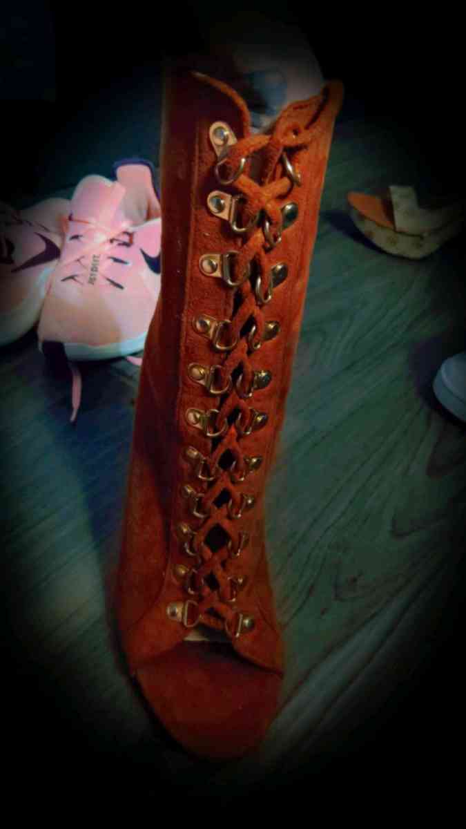 heels - San Antonio, Texas - FleaMarketBay