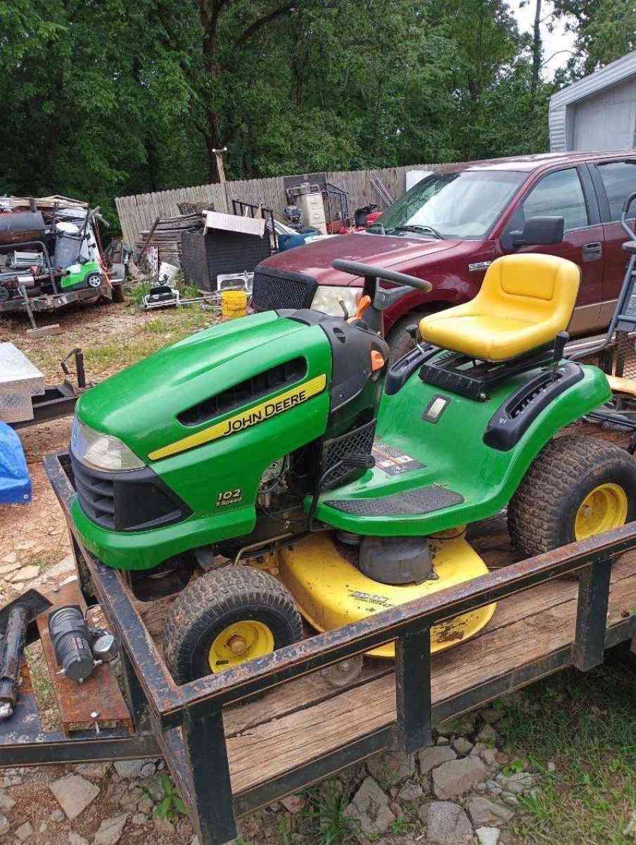 John Deere lawn tractor - Loudon, Tennessee - FleaMarketBay