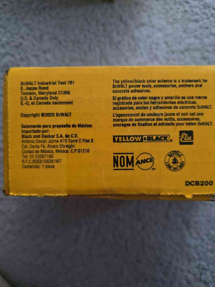 DEWALT DCB200 30 Ah 20V LiIon Premium Battery - Newark, Delaware - FleaMarketBay