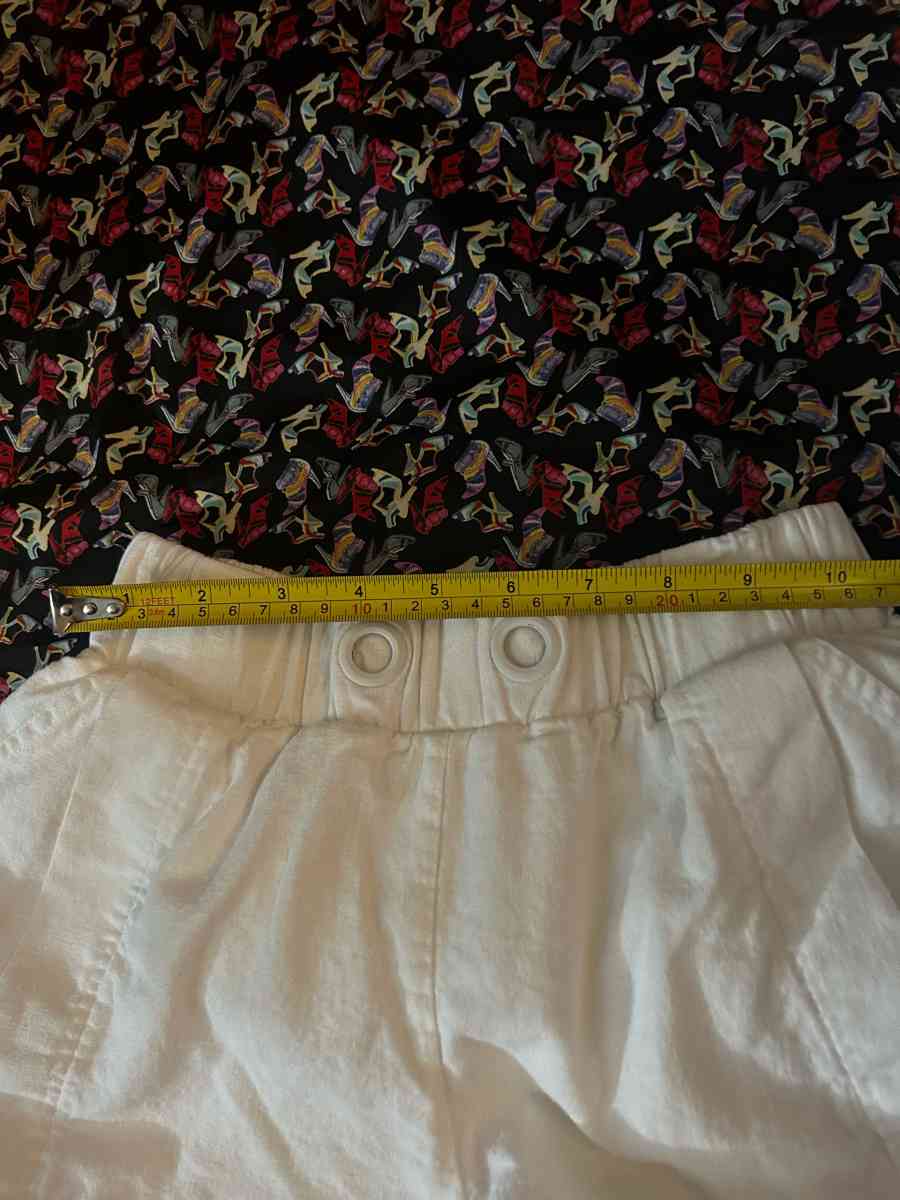 KendallKylie White High Waist Raw Hem Shorts Size XS Linen - Atlanta, Georgia - FleaMarketBay