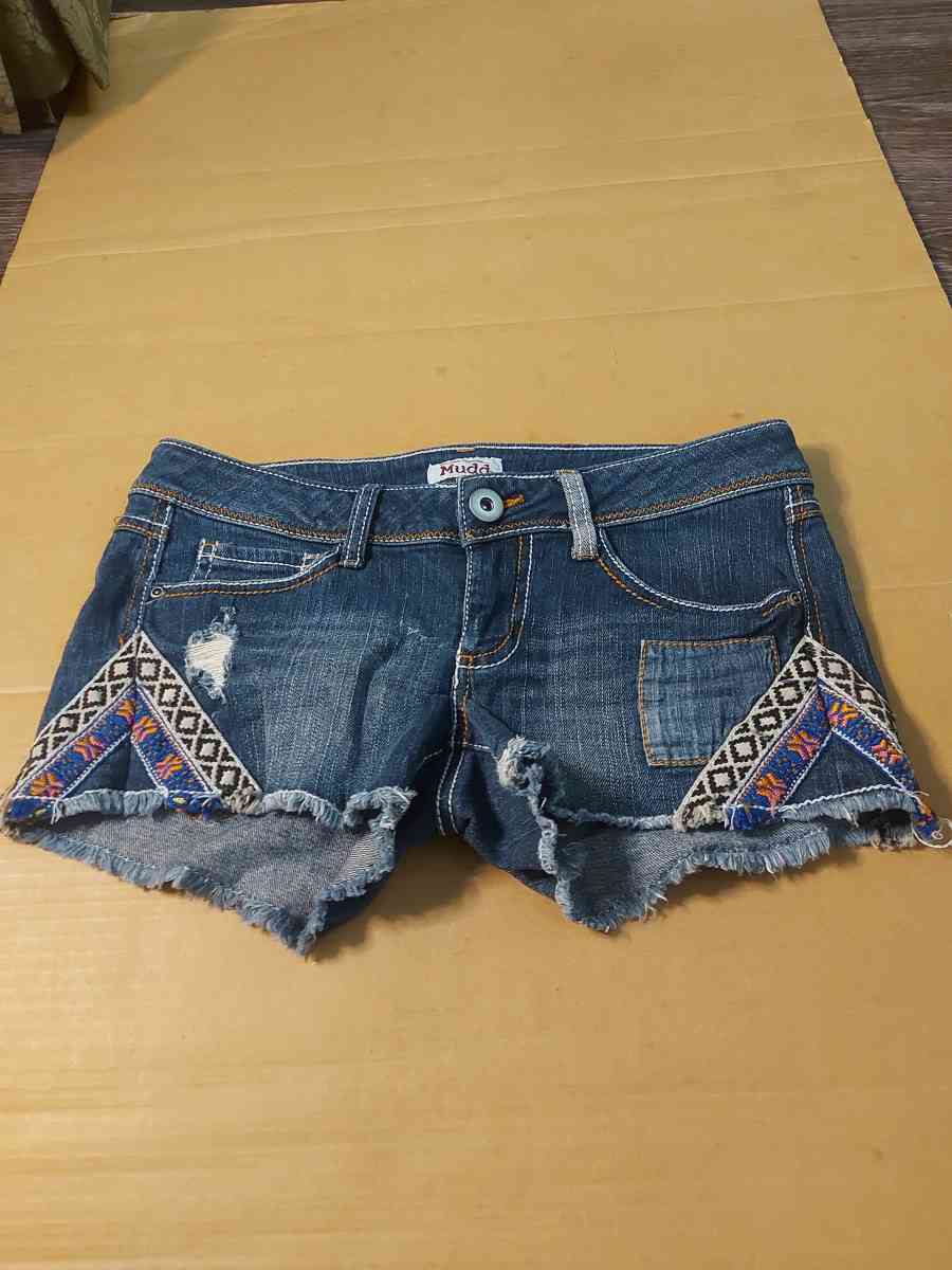 Mudd Jeans Aztec Distressed  Denim Shorts Size 3 - Atlanta, Georgia