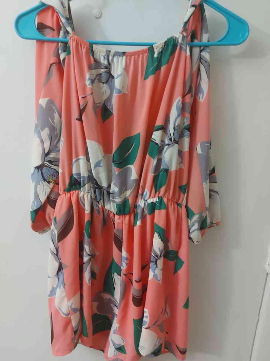 Sage Floral Romper Size S Oversized - Atlanta, Georgia - FleaMarketBay
