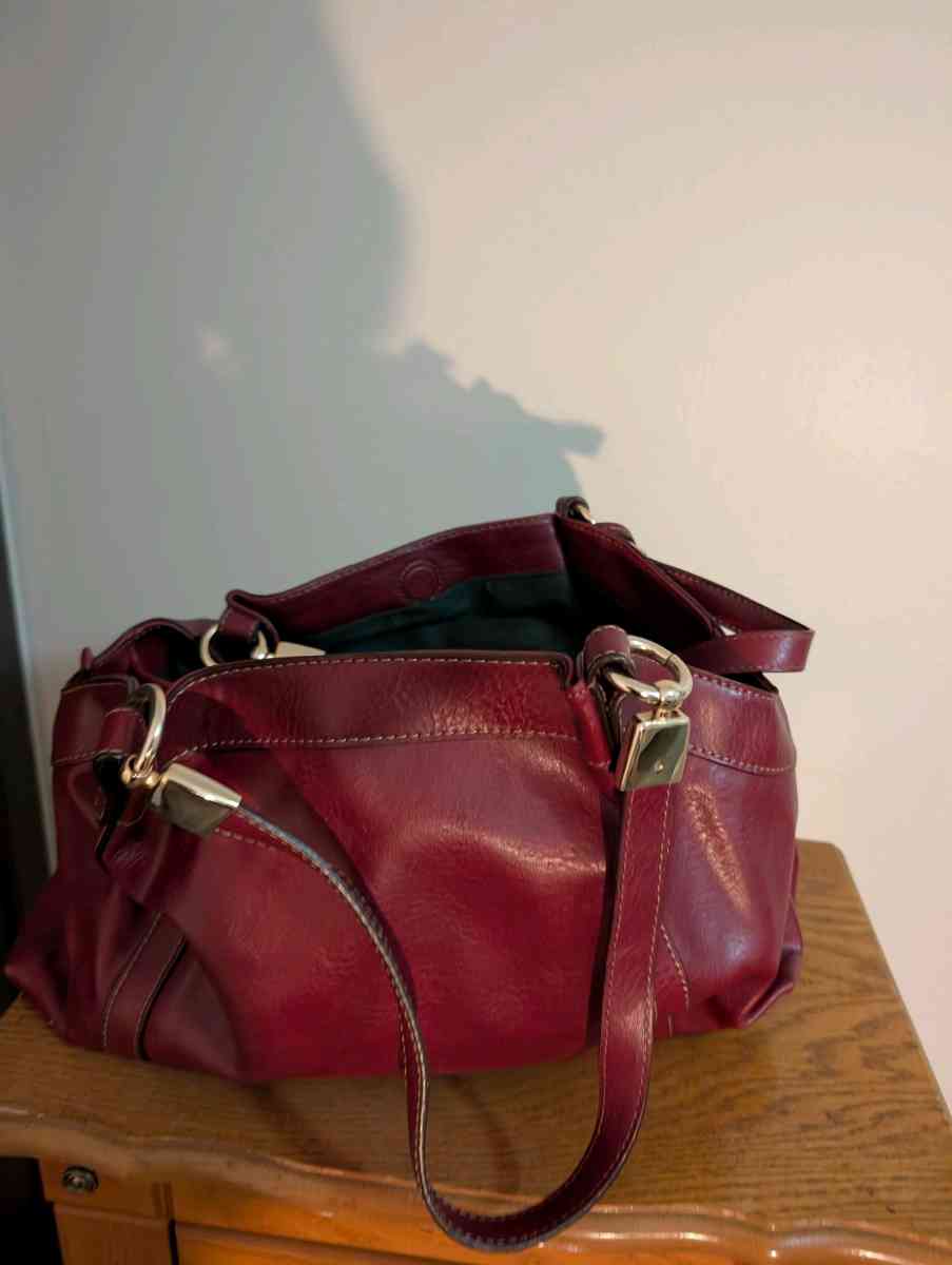 Elegant Burgundy Leather Handbag - Baltimore, Ohio