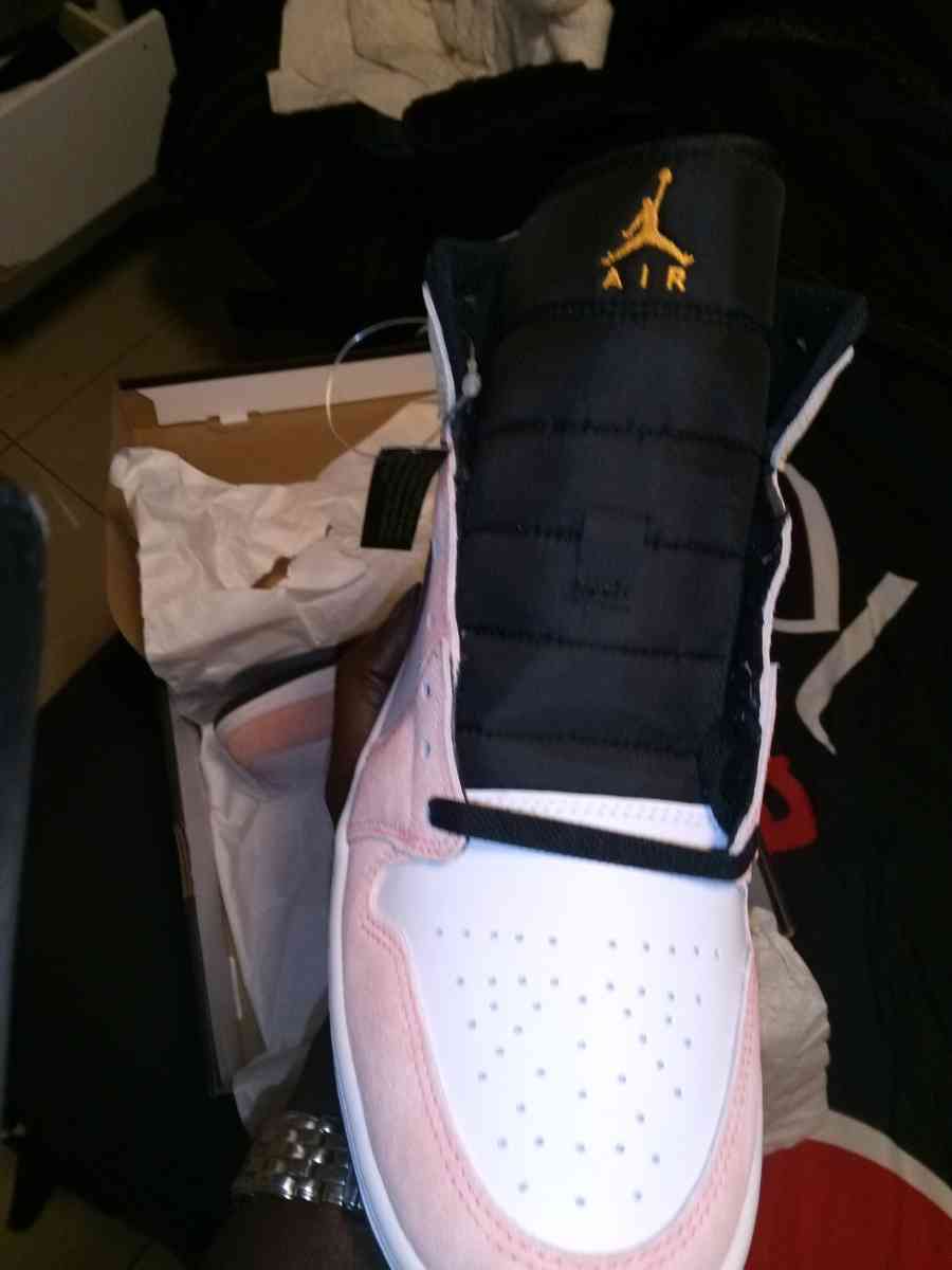 AIR JORDAN 1 MID SE - Palm Beach, Florida - FleaMarketBay