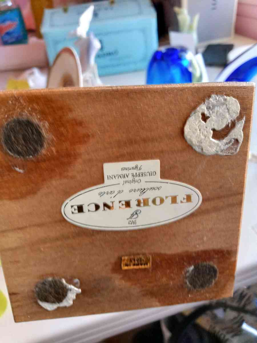 ORIGINAL GIUSSEPE ARMANI FIGURINE 1984 FLORENCE SCULPTURE - North Hollywood, California - FleaMarketBay