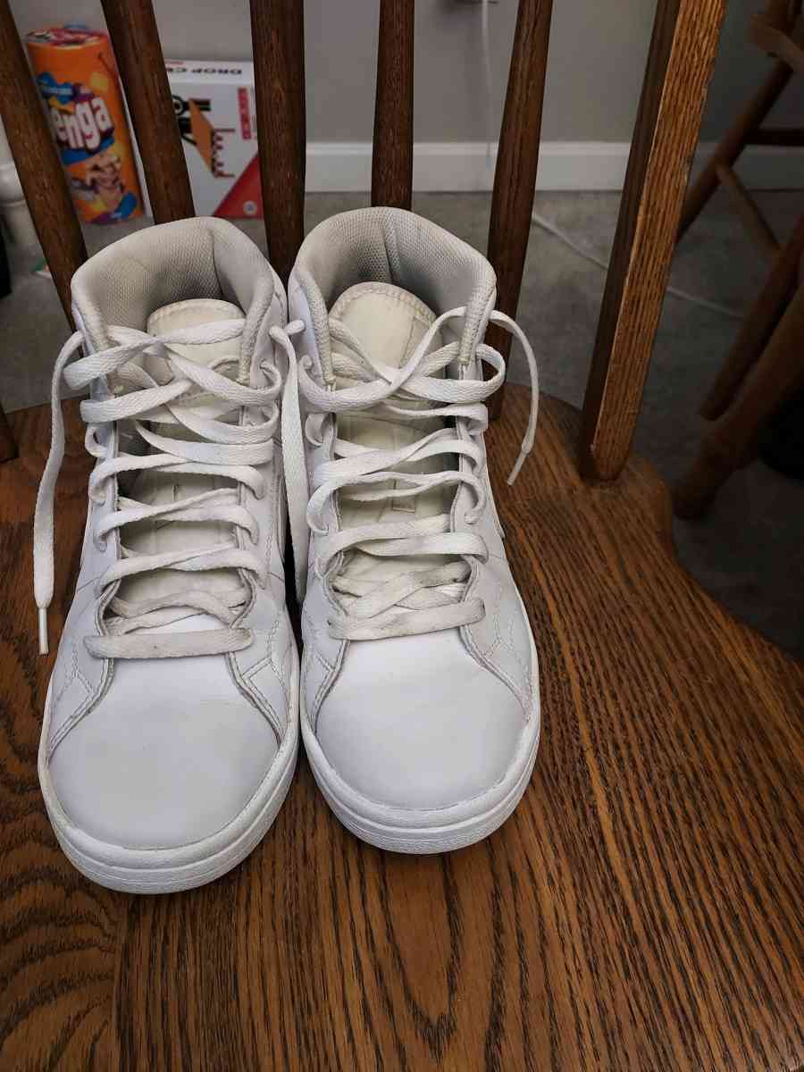white Nike high tops  size 9 and a half - Stoneham, Massachusetts
