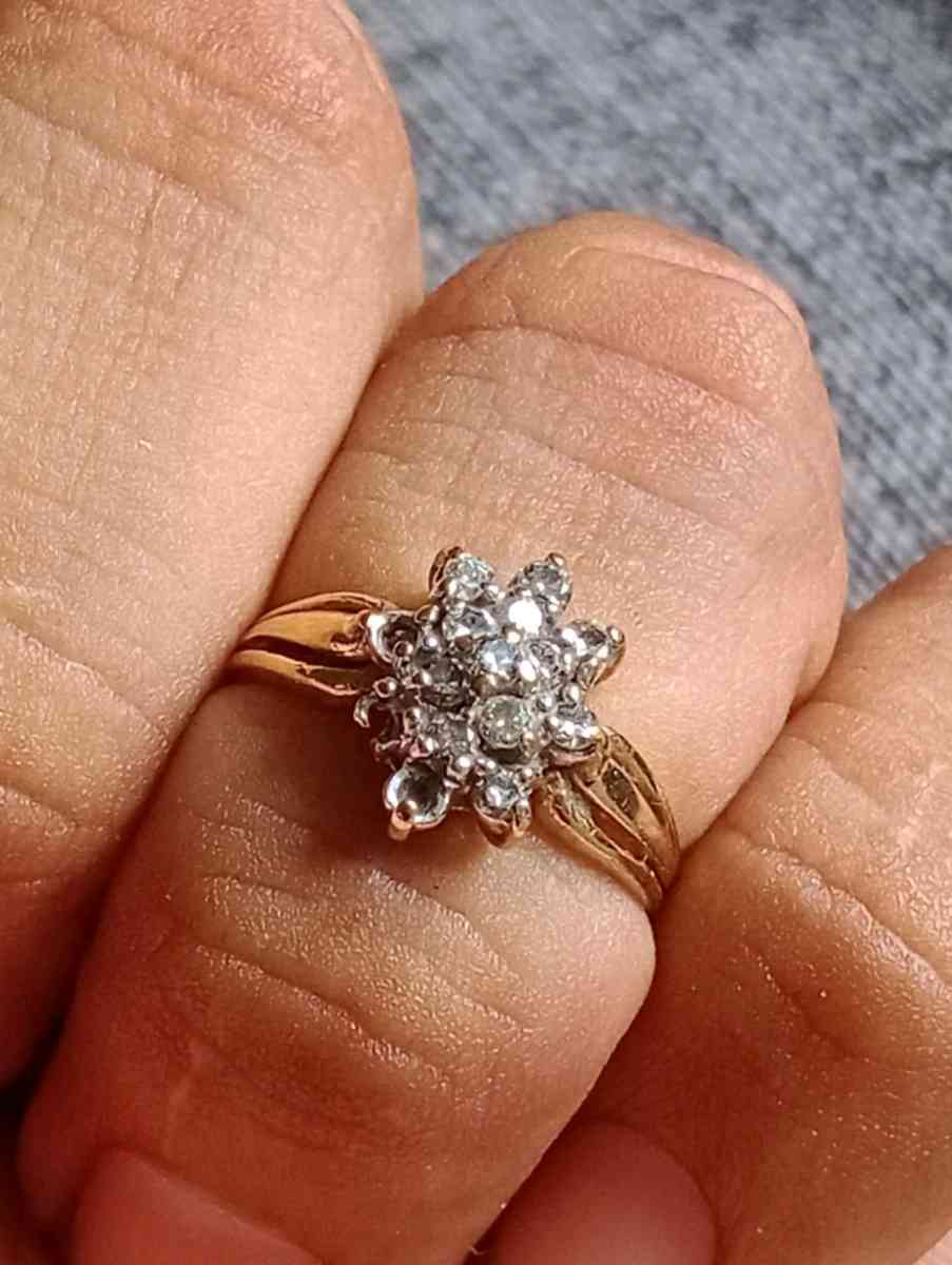 Vintage 10k Yellow Gold cluster Diamond Ring - Frostproof, Florida - FleaMarketBay
