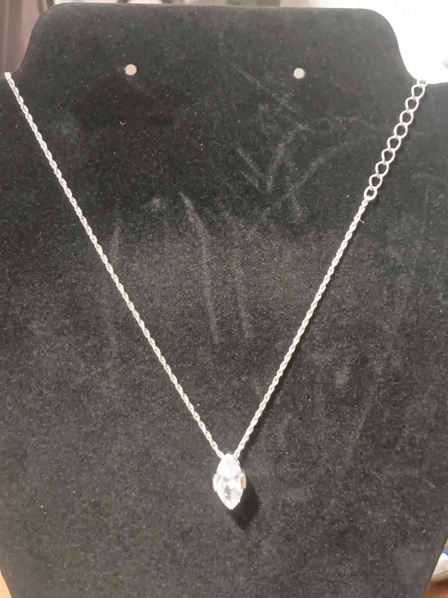 Elegant DiamondShaped Pendant Necklace - Vancouver, Washington