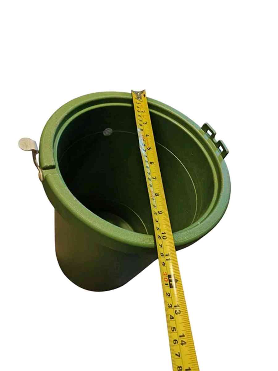 Sterling 5 Quart Ice Cream Freezer With Motor  Accessories R - Alicia, Arkansas - FleaMarketBay