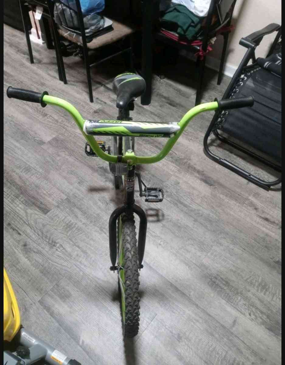 HUFFY ROCK IT V20 BOYS BIKE LIME GREEN  BLACK BIKE LOT 2 - Atlanta, Georgia - FleaMarketBay