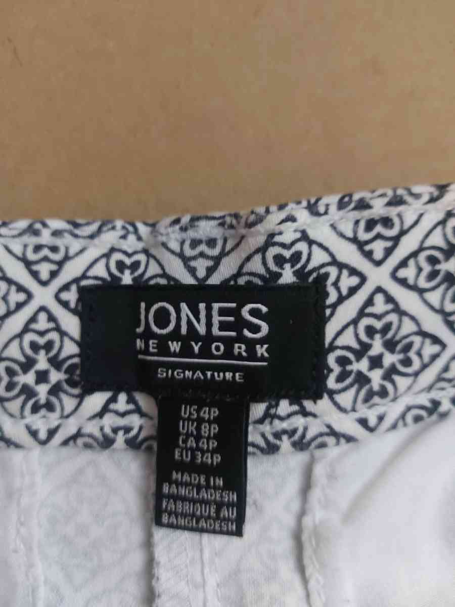 Jones New York Stretch Signature Bermuda Short Size 4P Black - Atlanta, Georgia - FleaMarketBay