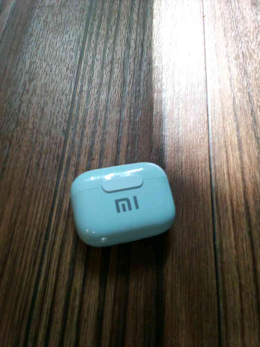 headphones - Adelanto, California