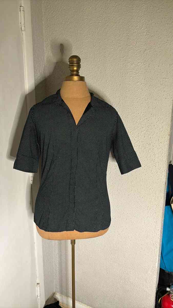 Rue21 Black Polka Dot Split Sleeve VNeck Blouse Size S - Atlanta, Georgia - FleaMarketBay