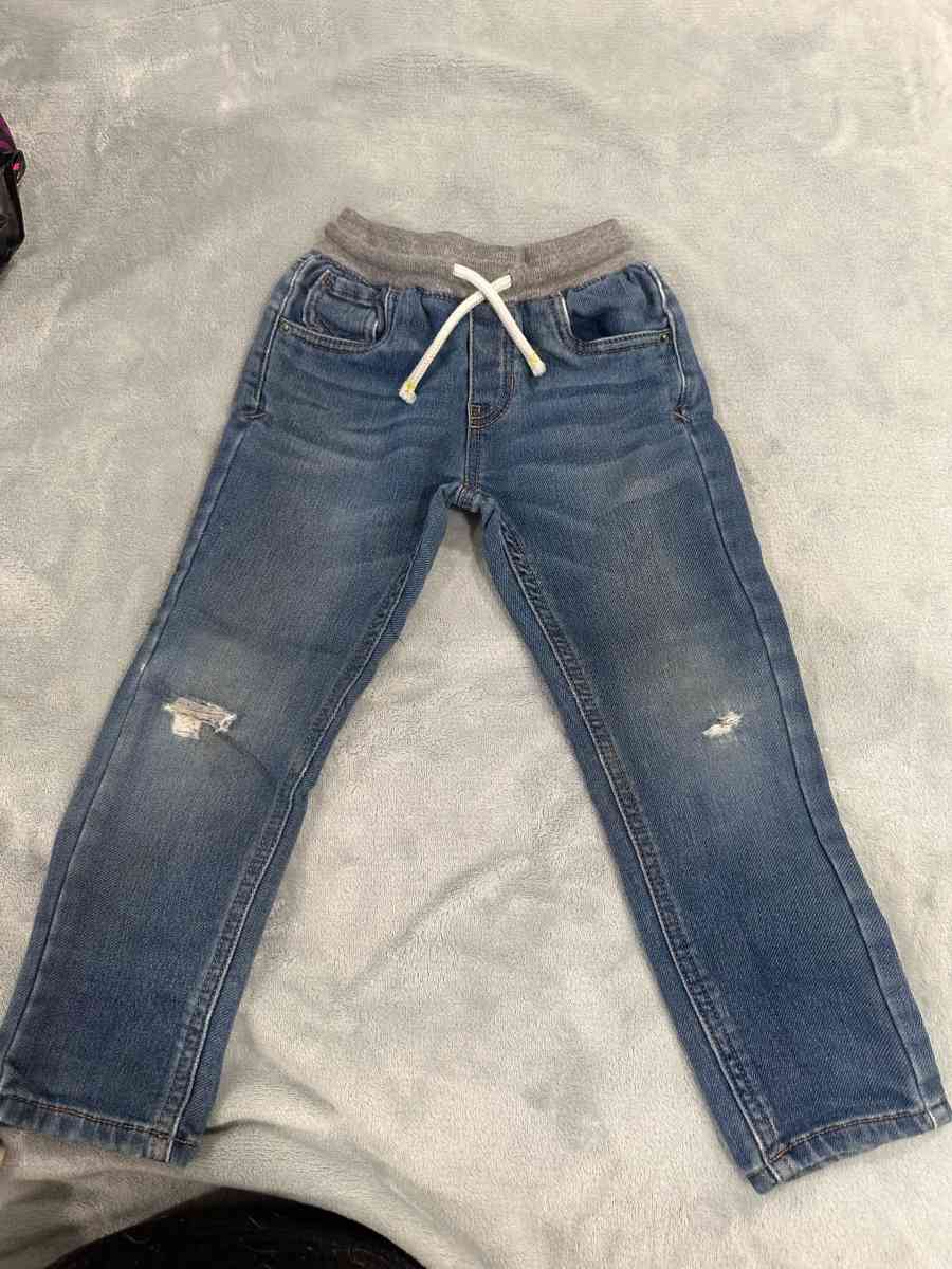 childs clothes 5t - Yakima, Washington - FleaMarketBay