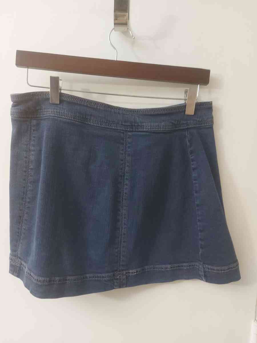 Free People Button Down Denim Skirt Size 6 - Atlanta, Georgia - FleaMarketBay