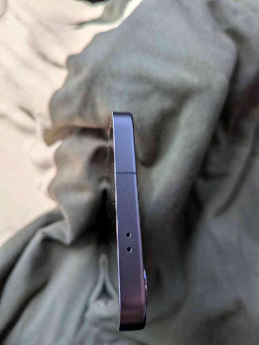 Samsung Galaxy S24 Plus with Otter Box Case - Pasadena, California - FleaMarketBay