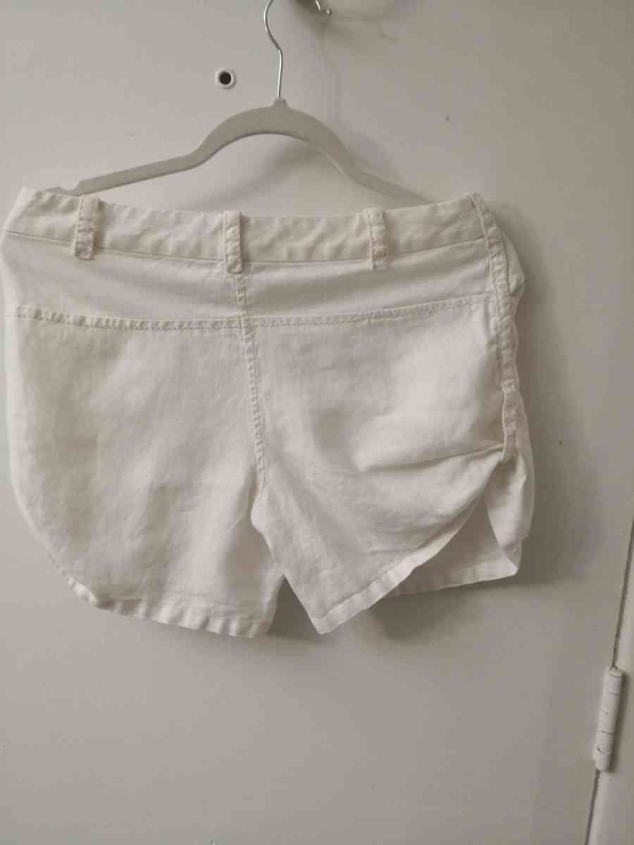 Max Studio White Linen Shorts Size 4 - Atlanta, Georgia - FleaMarketBay