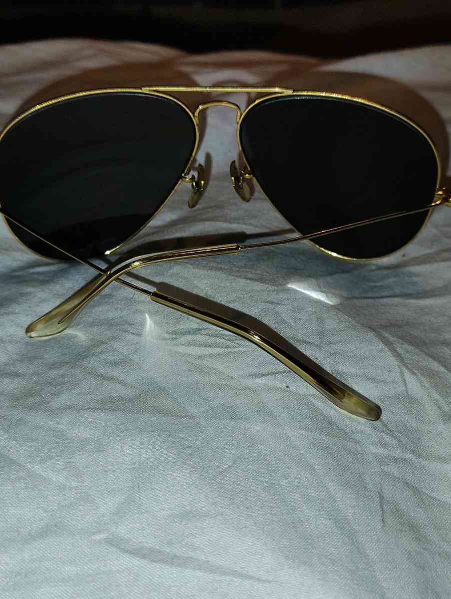 rayban Aviator Gold sunglasses - Cleveland, Texas - FleaMarketBay