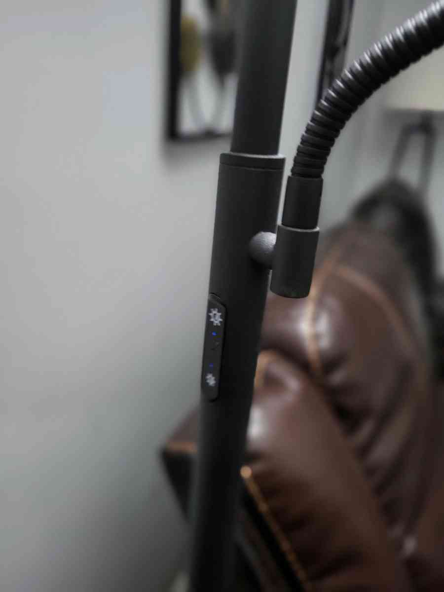 Remote Controlled LED Floor Lamp with Flexible Arm - Irvington, New Jersey - FleaMarketBay