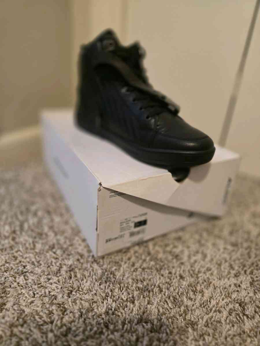 Black Aldo Sneakers With Cleaner - Augusta, Georgia - FleaMarketBay