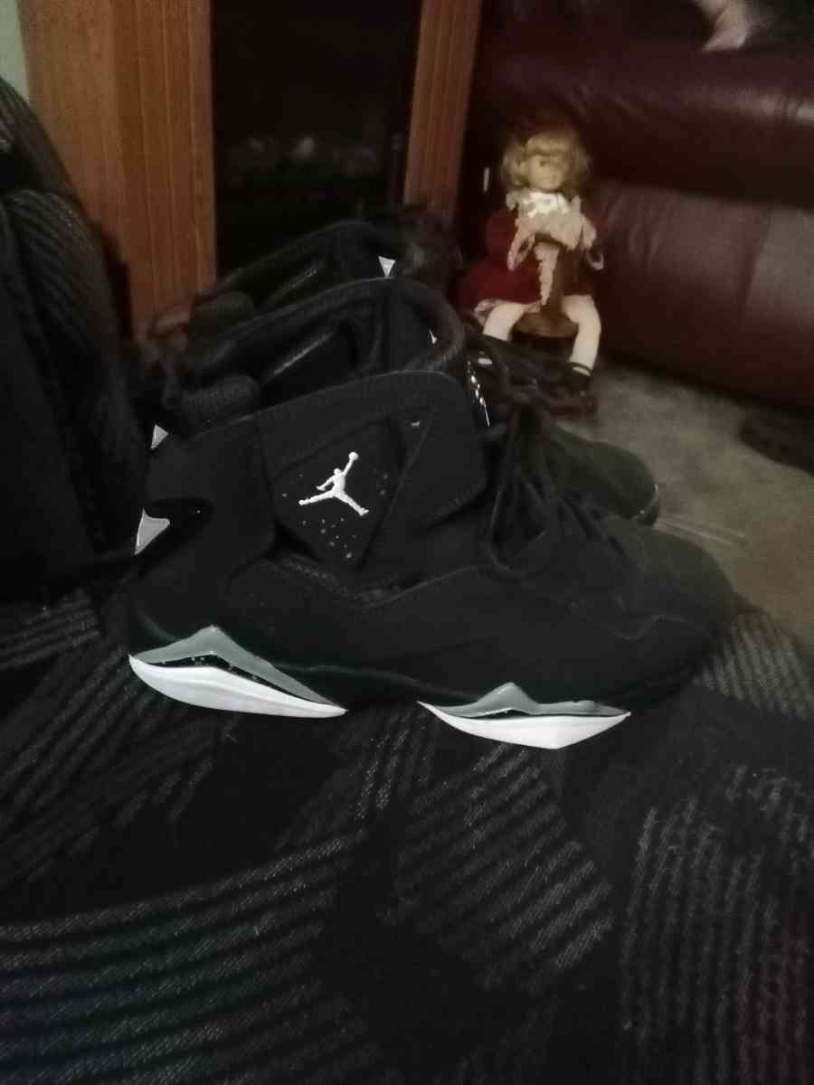 Jordans true flights size 10 in mens - Dayton, Ohio