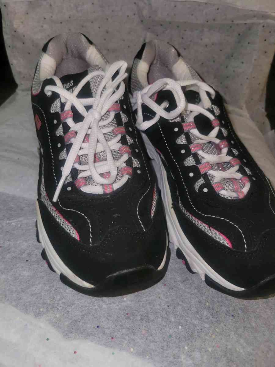 Sketchers Pink and Black - Allamuchy, New Jersey - FleaMarketBay