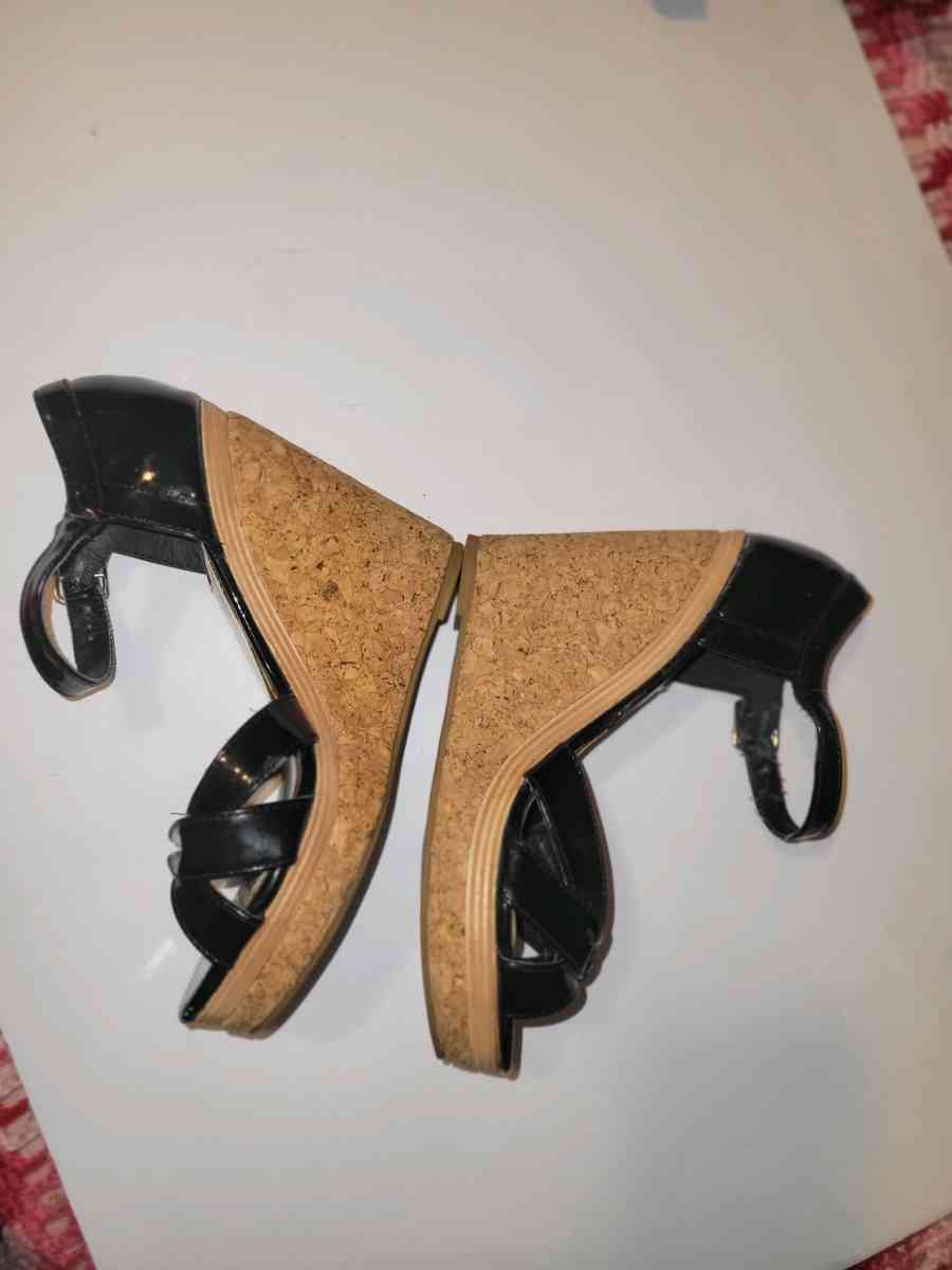 Daisy Fuentes - Jacksonville, Florida - FleaMarketBay