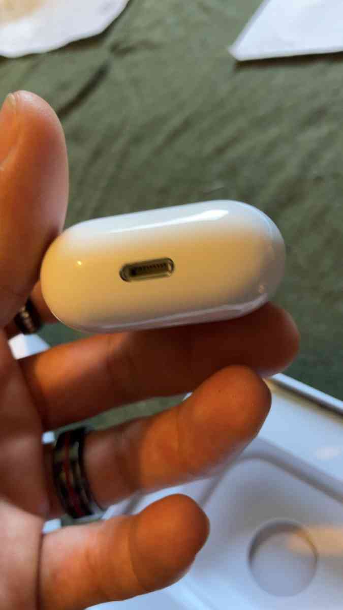 AirPods - O Fallon, Missouri - FleaMarketBay