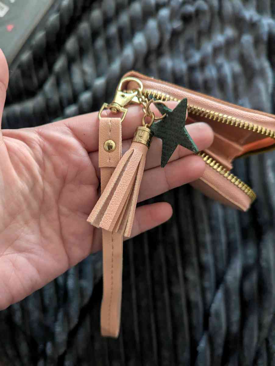 BRAND NEW WALLET - Bristol, Pennsylvania - FleaMarketBay