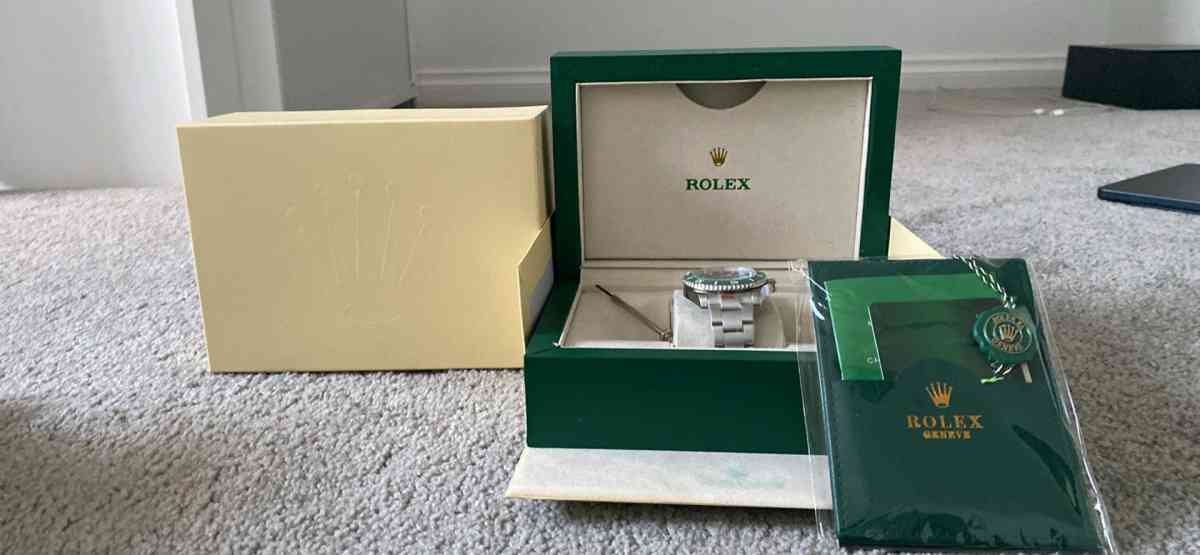 Rolex Submariner Hulk 116610LV  Discontinued Model  Full Set - Port Arthur, Texas - FleaMarketBay