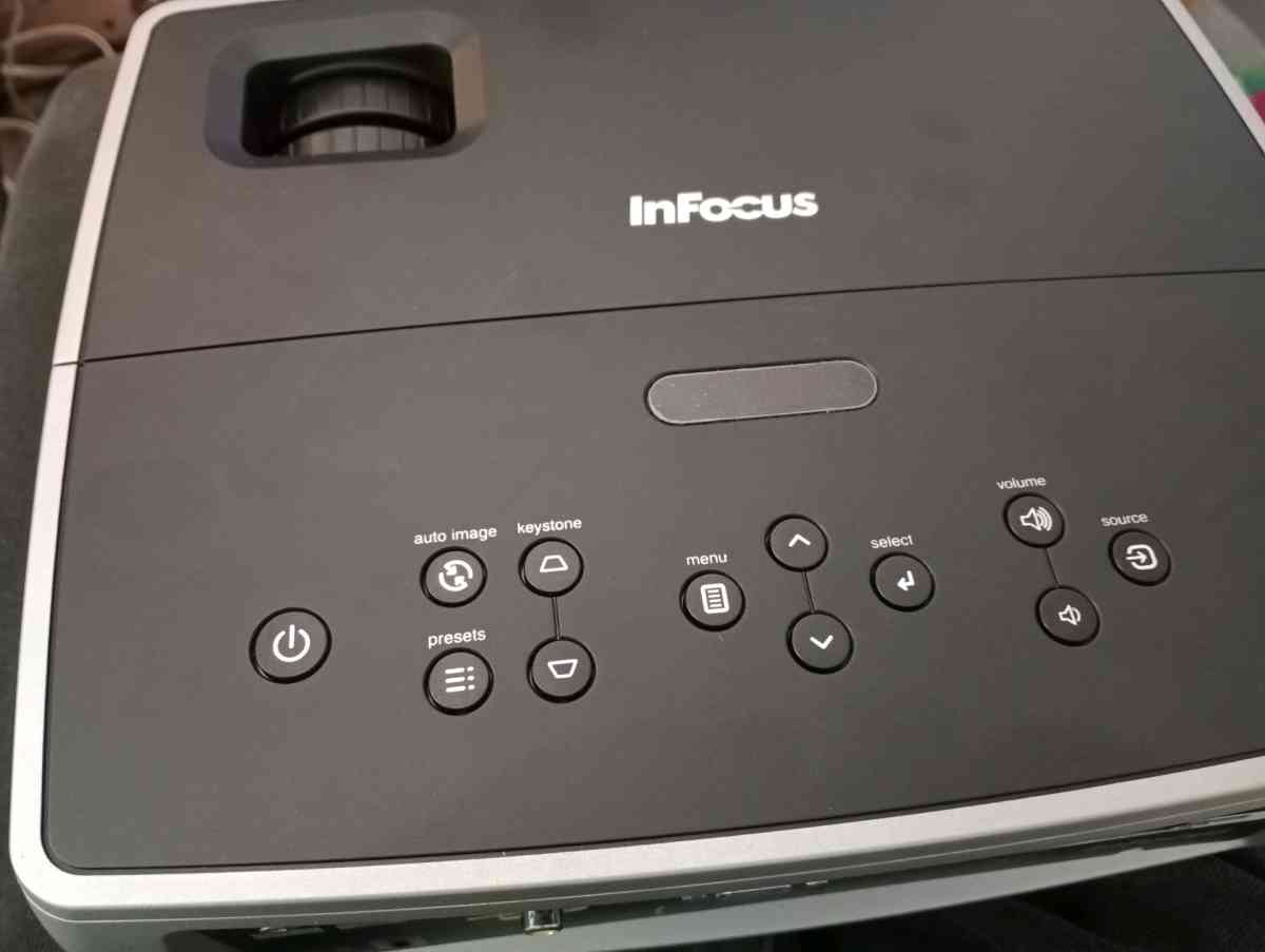 InFocus IN2102 Projector With Remote - Washington Navy Yard, District of Columbia - FleaMarketBay