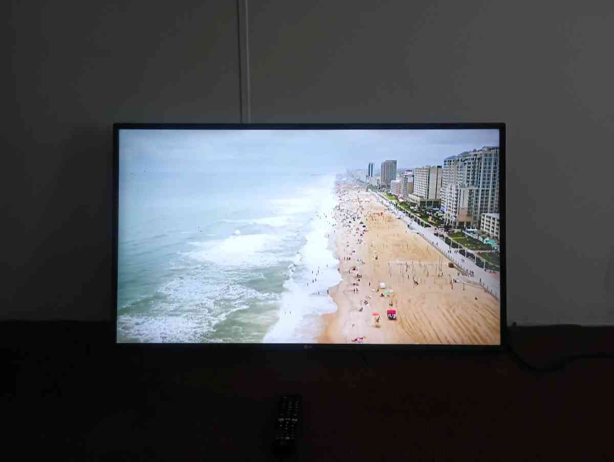 LG  43 Smart Tv  Model 43LM5700PUA - Frostproof, Florida - FleaMarketBay