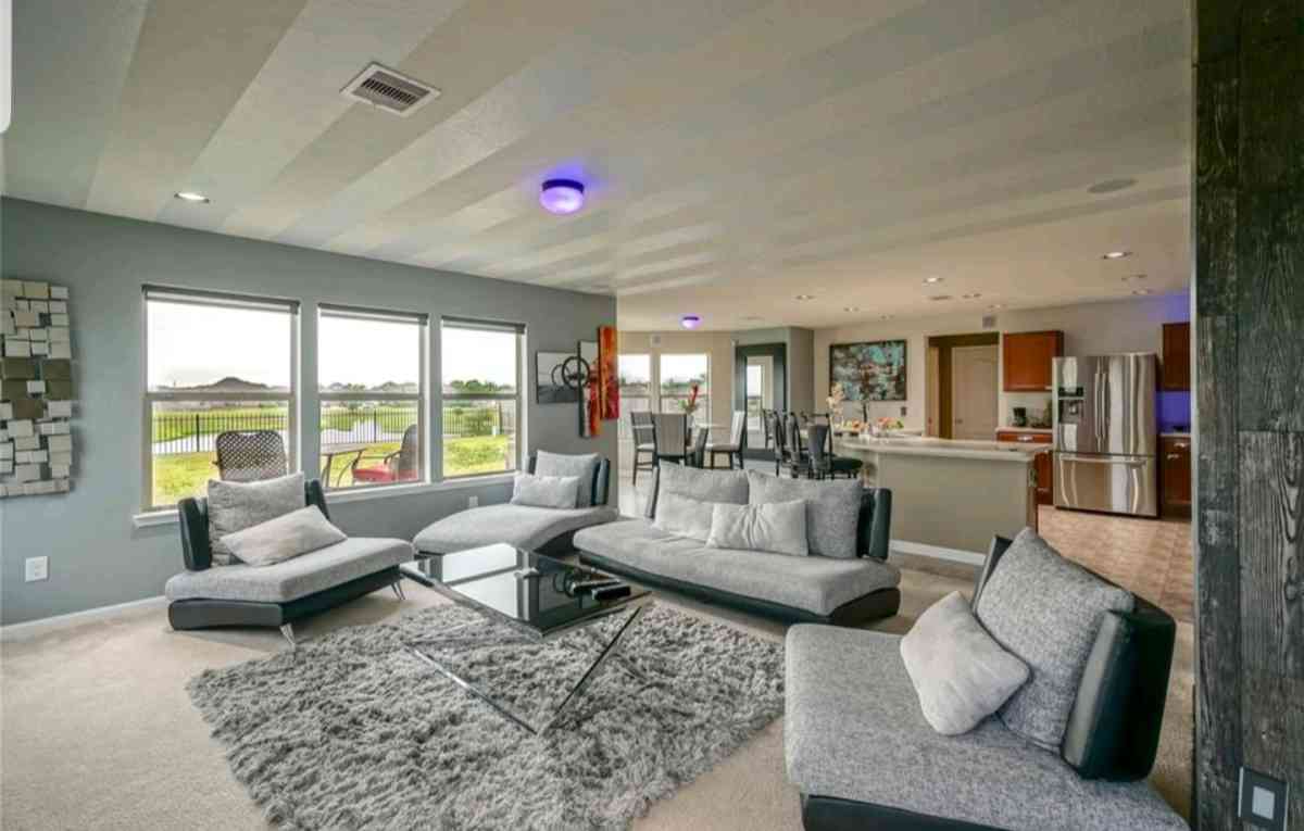 Living Room 5 Pc Set - Houston, Texas