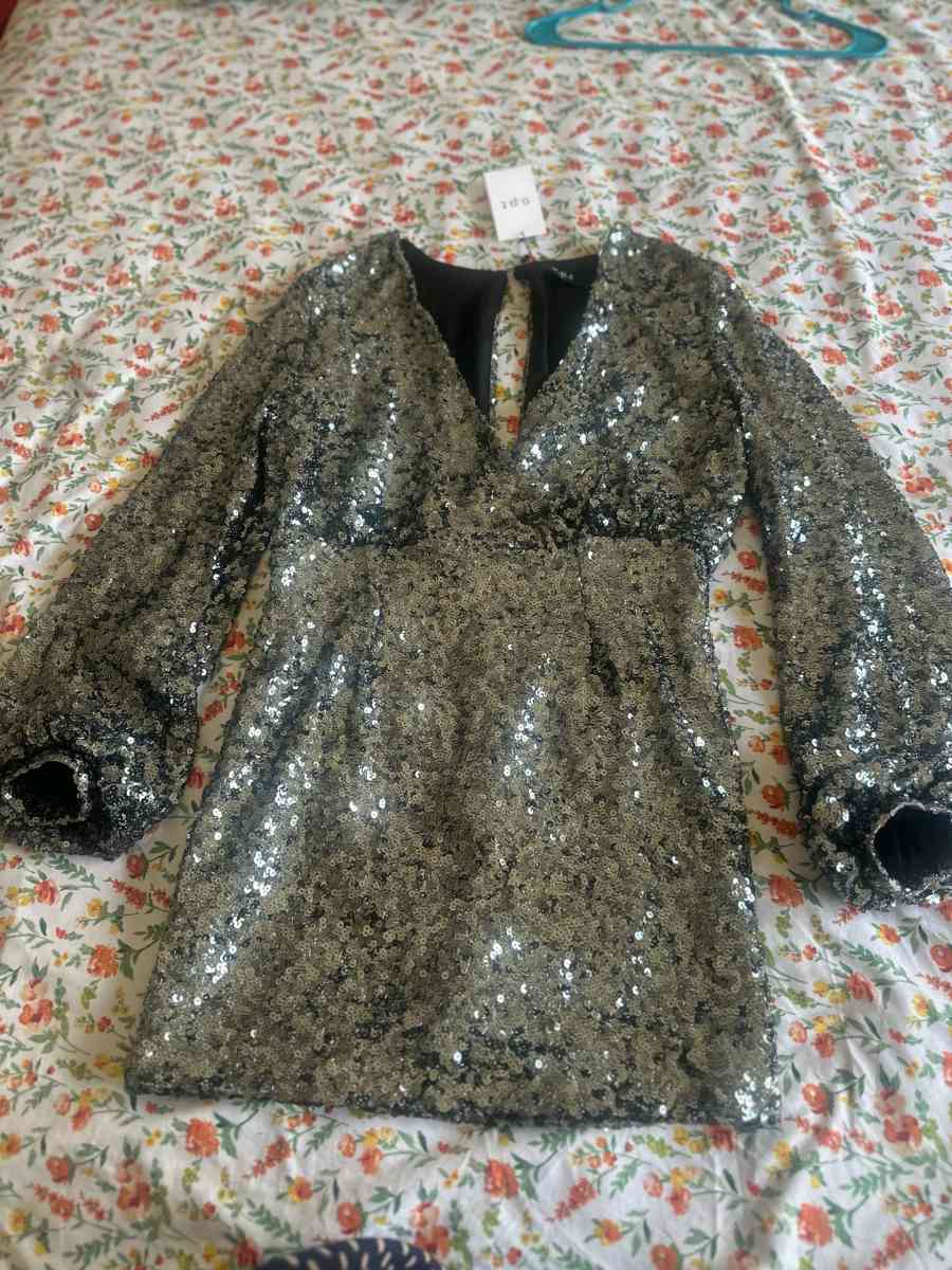 Silver long sleeve short dress party wear - Columbia, South Carolina - FleaMarketBay