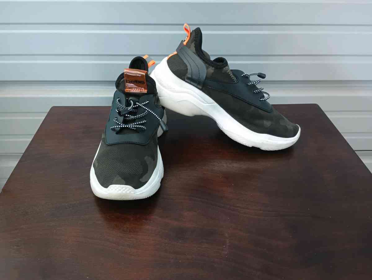 Bebe Sport Keyra Camo lace up Sneaker Size 8 - Frostproof, Florida