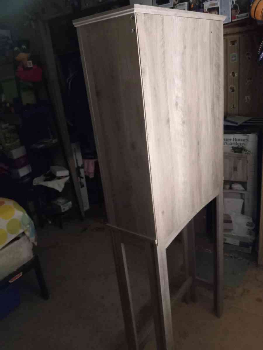 small furniture electronics - California City, California - FleaMarketBay