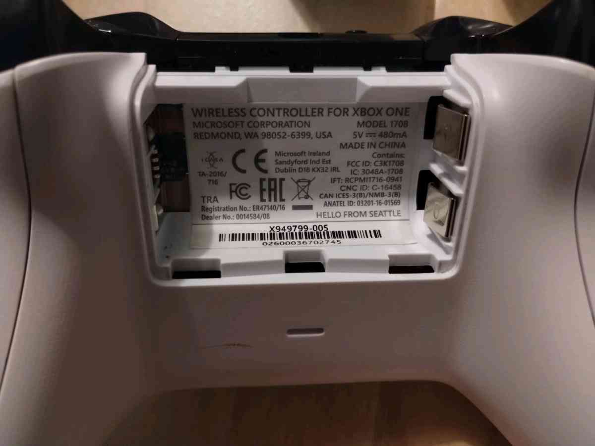 Lot of 3 Xbox One Controllers - North Port, Florida - FleaMarketBay