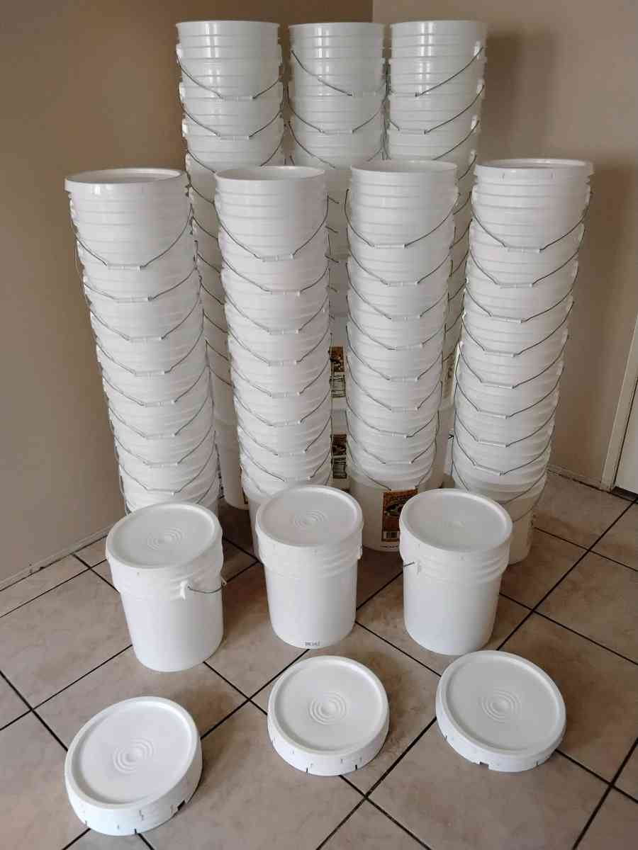 5 Galon White Buckets - Pomona, California - FleaMarketBay