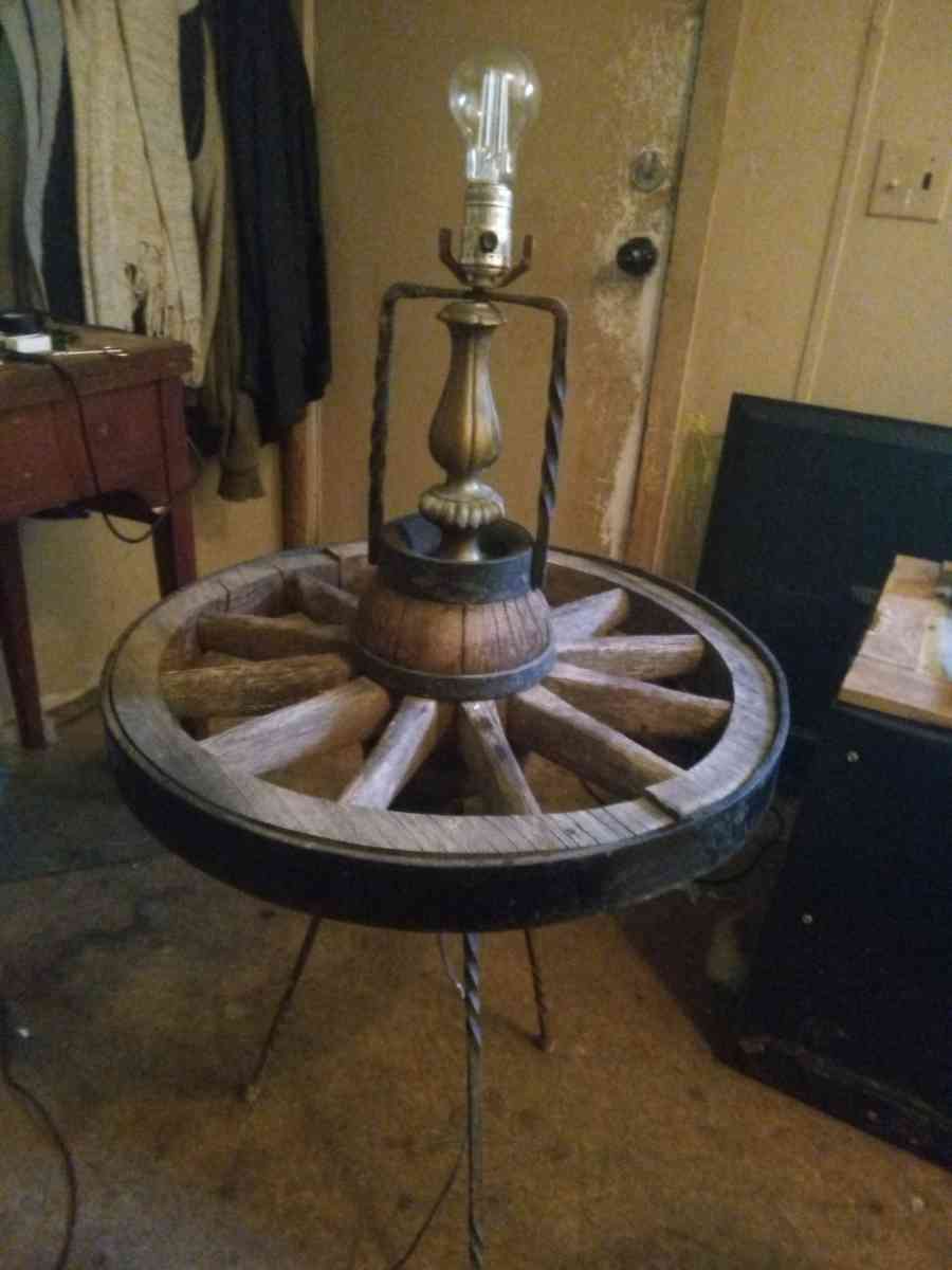 Antique Wagon Wheel Lamp - Rockhouse, Kentucky