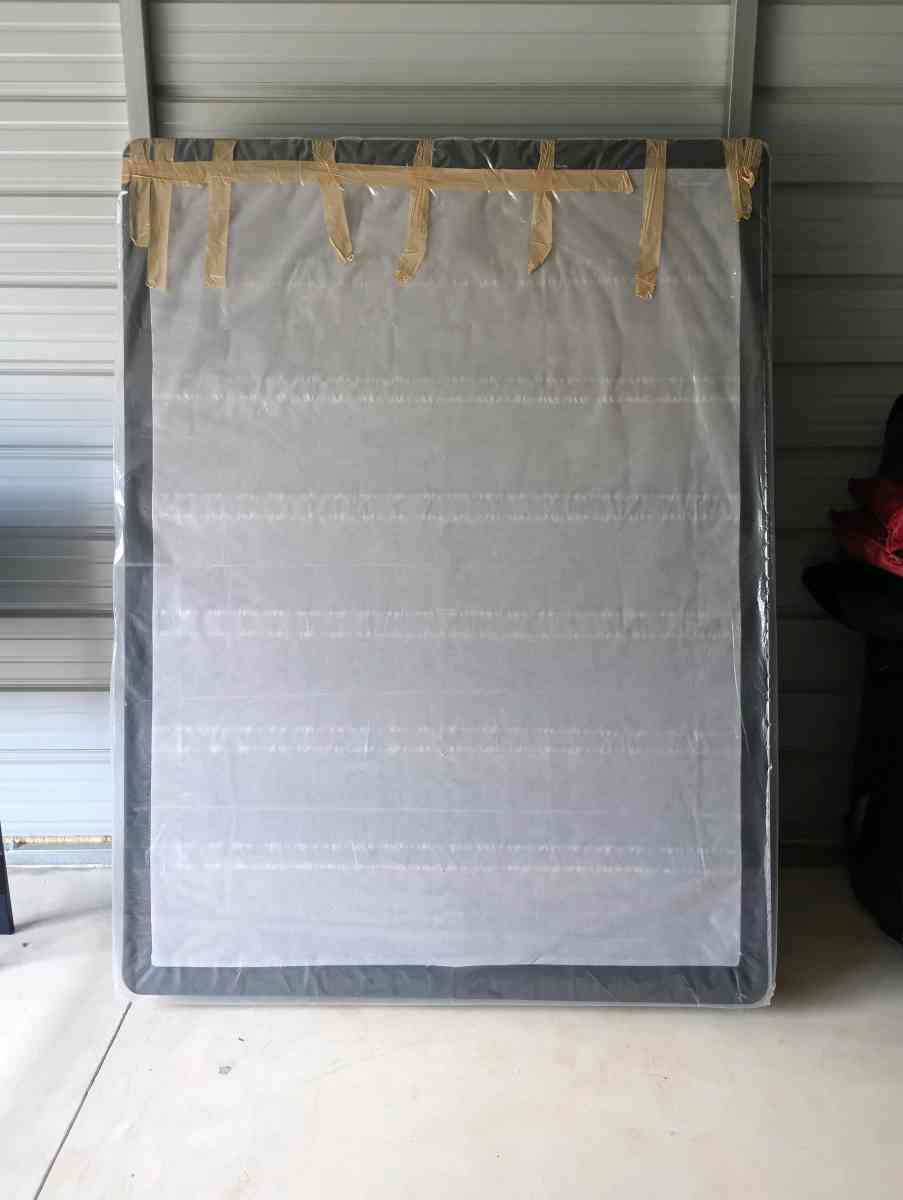 Metal Queen Size Bedframe With Box Spring - Frostproof, Florida - FleaMarketBay
