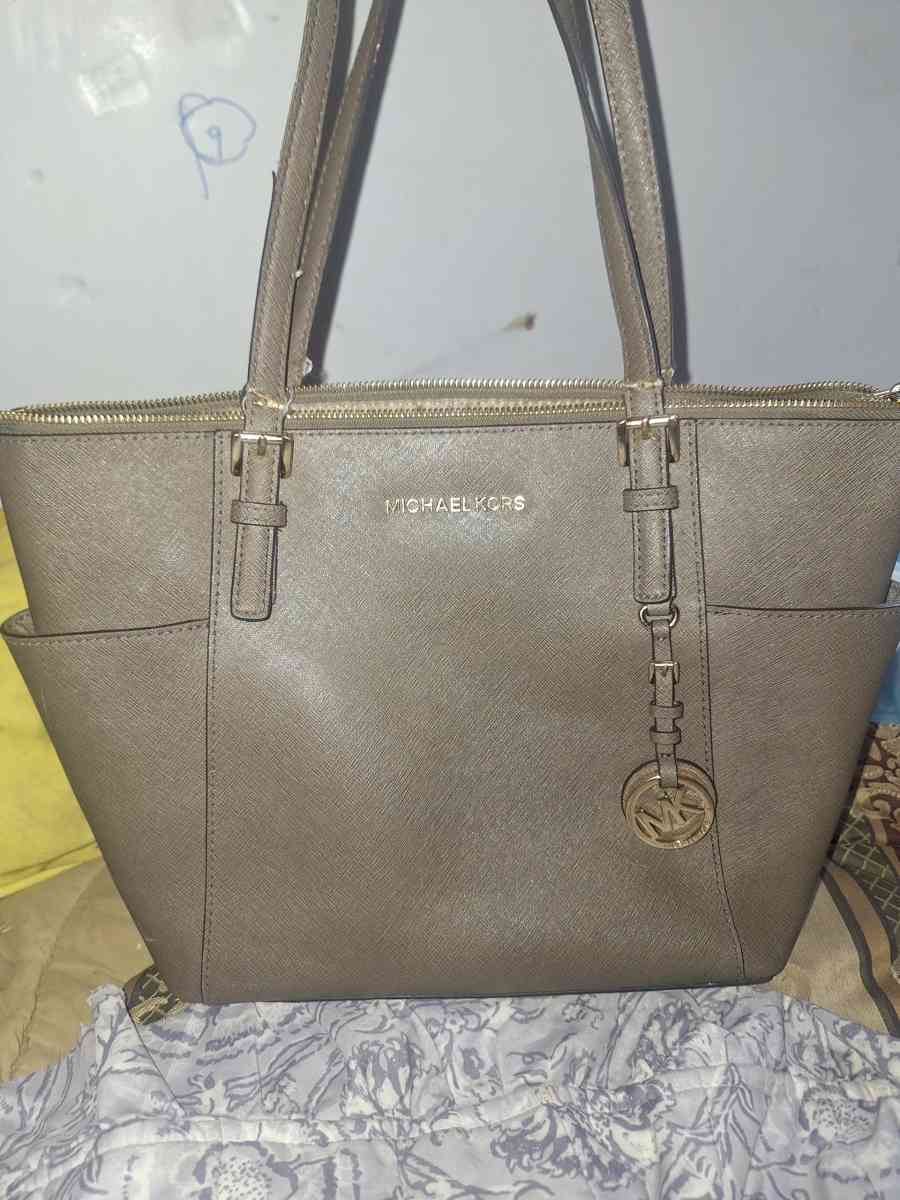 Michael Kors Jet Set Leather Shoulder Bag - Las Vegas, Nevada