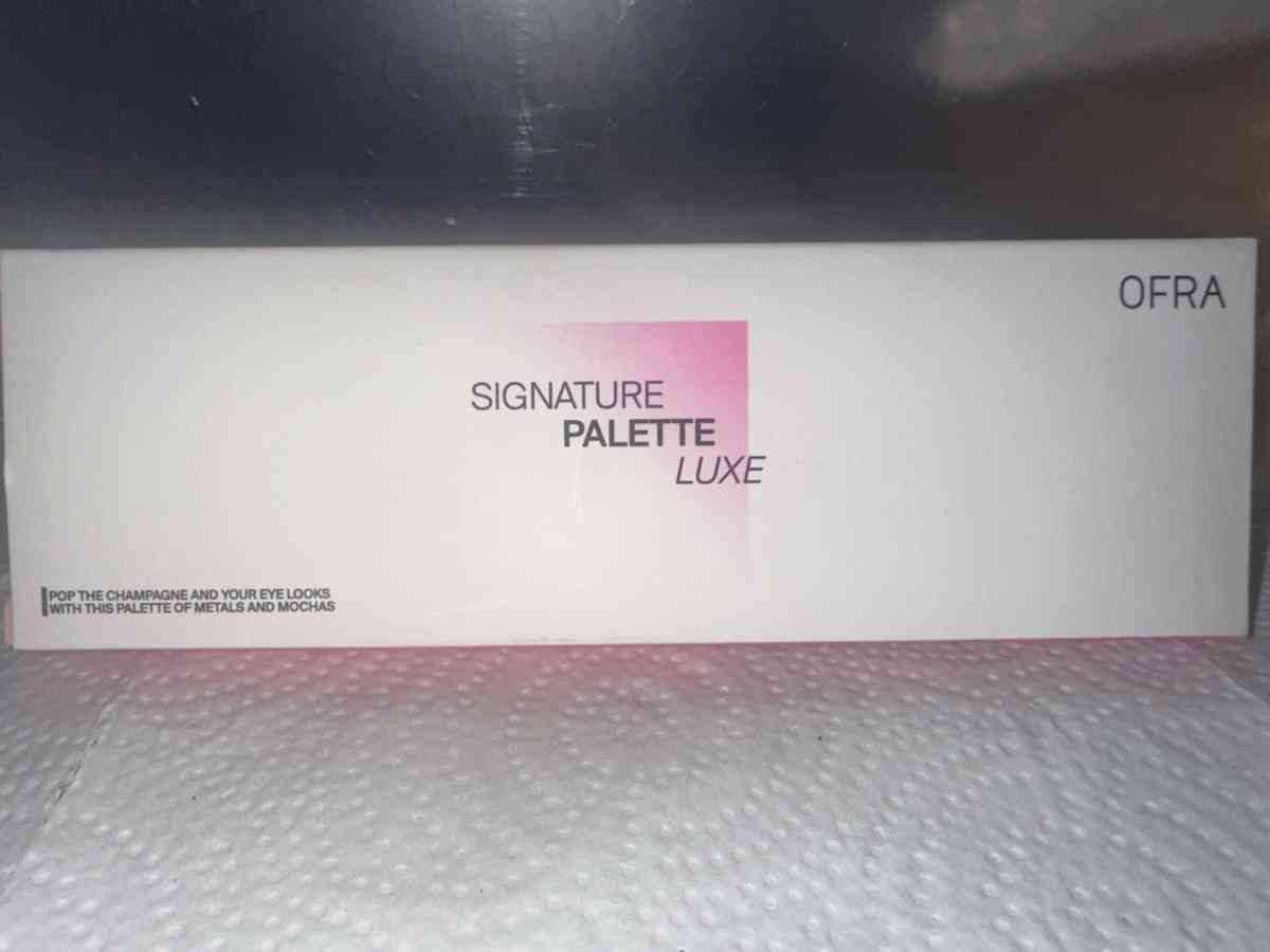 OFRA signature palette luxe - Round Lake, Illinois