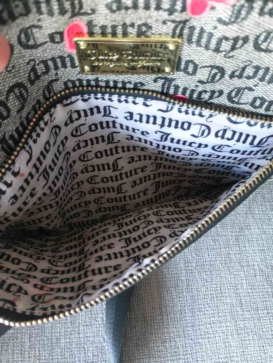 Juicy Couture Valentines Day Edit Crossbody - Frostproof, Florida - FleaMarketBay