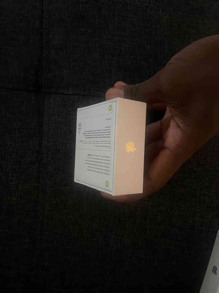 Apple AirPods 4th Gen Wireless Bluetooth Active Noise Cancel - Chicago, Illinois - FleaMarketBay